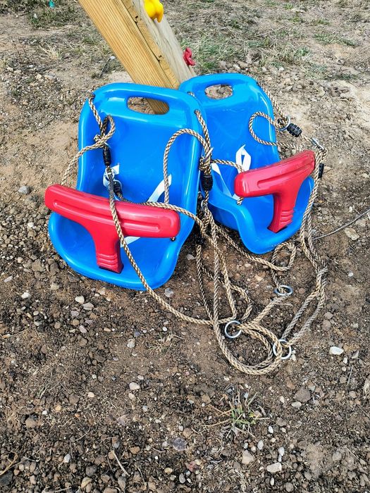 Dwa kubełki na huśtawkę