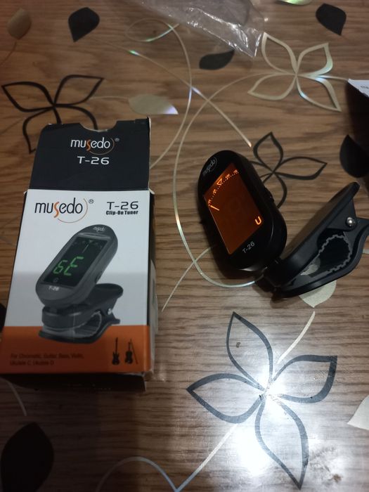 тюнер-прищепка гитара, бас, укулеле, банджо и др.обмен