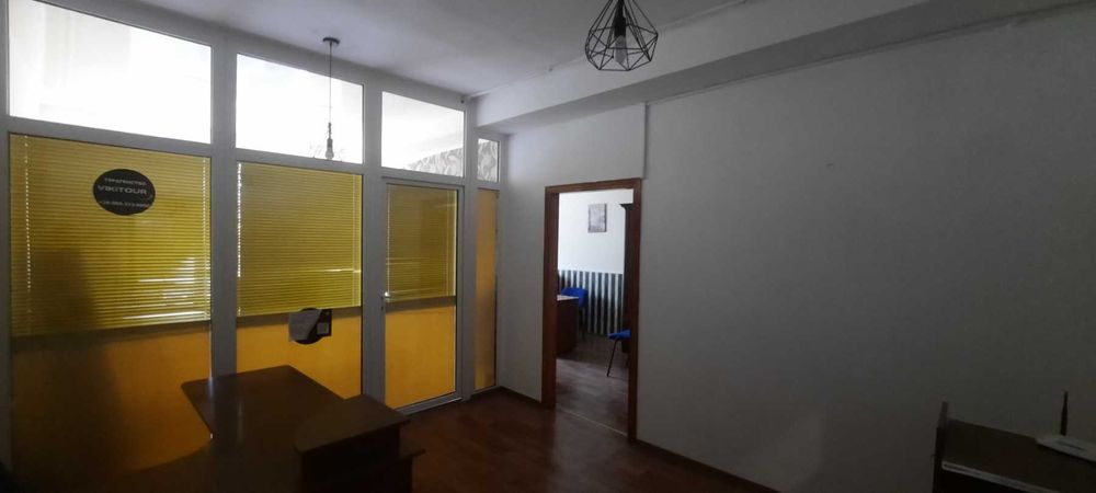 Центр. Продам приміщення, офіс. Окремий блок в бізнес-центрі.