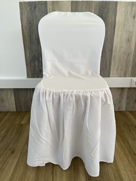 Cadeiras de resina com forras e almofada