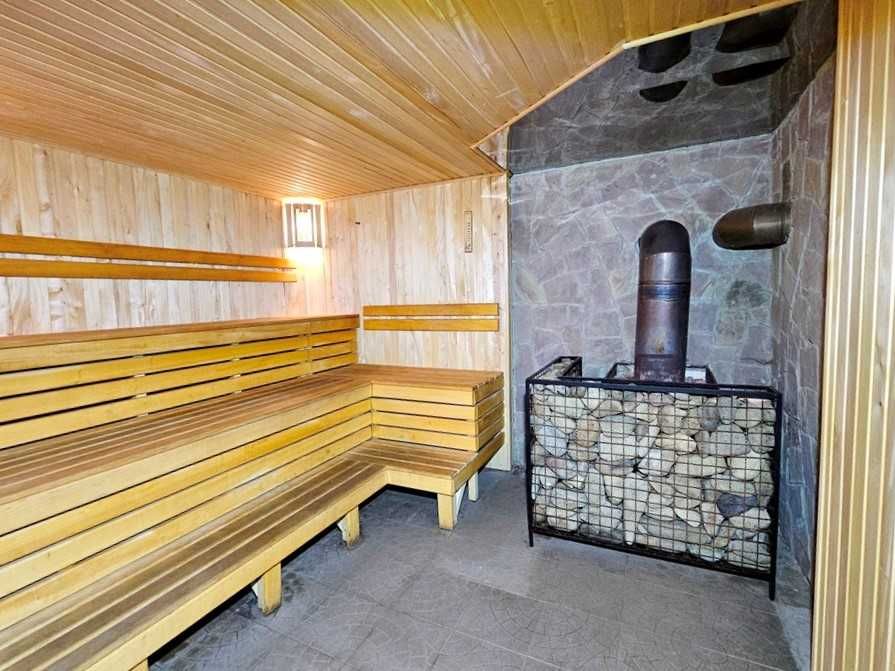 Продається діючий готель на березі річки Опір в курортному с. Славське