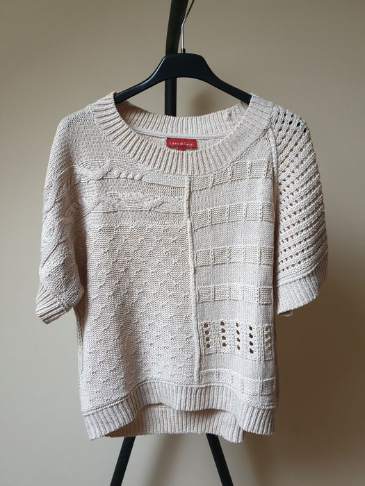 Sweterek o różnych splotach z krótkim rękawem