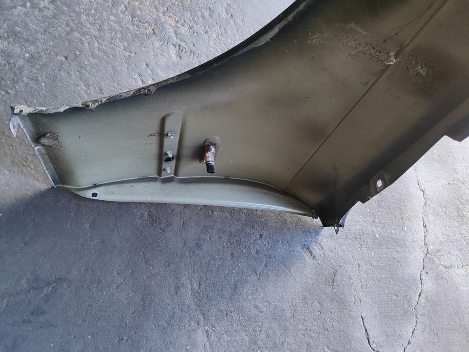 BMW E46 Błotnik prawy sedan kombi czarny Schwartz 2