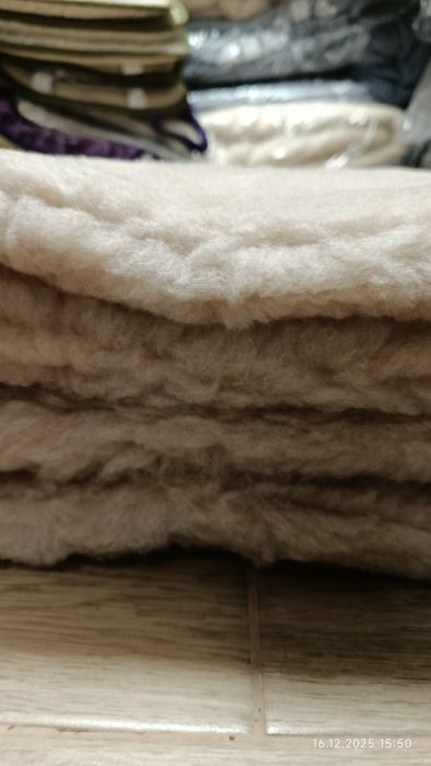Koc z owczej wełny