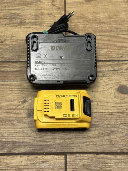 [Zestaw zasilający DeWalt] Akumulator 18V 2 Ah 2023r. | ładowarka DCB112