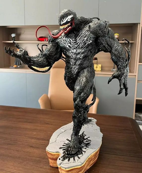 Figura Venom 30 cm