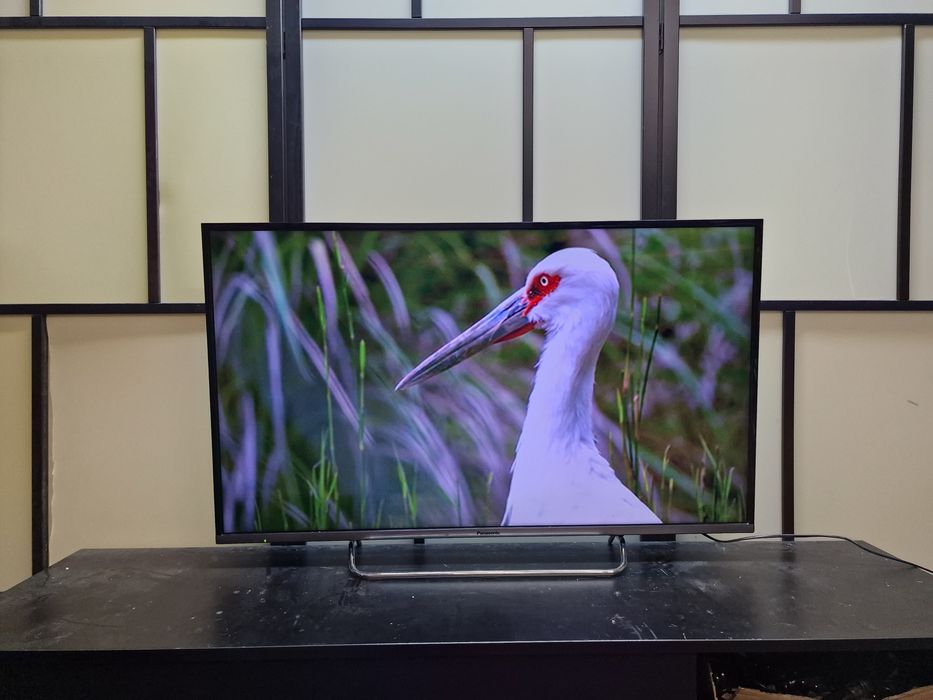 Panasonic 42cali SMART WI-FI telewizor