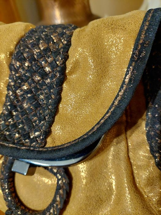 Złota elegancka torebka