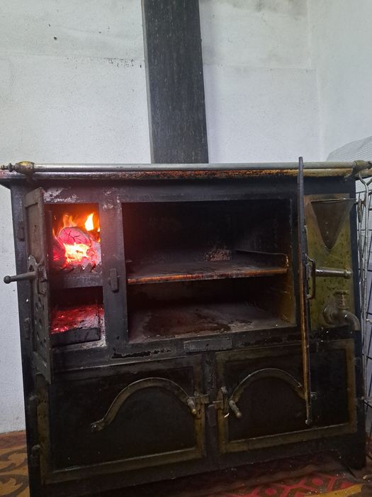 Fogão a lenha antigo