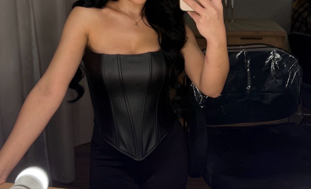 Шкіряний корсет дуже гарний