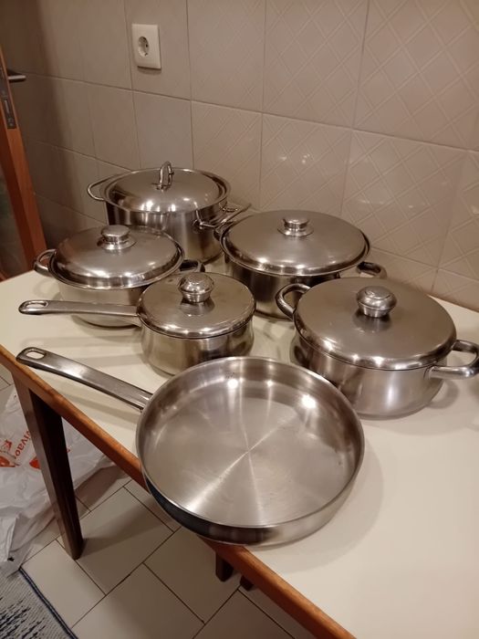 Trem de cozinha em muito bom estado