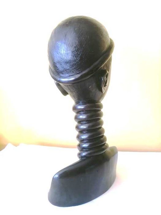 Busto em Ébano da Tanzânia