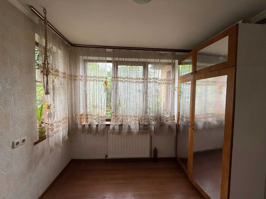 Унікальна 5+кімнатна квартира з гаражем, 2 кухнями та окремим входом