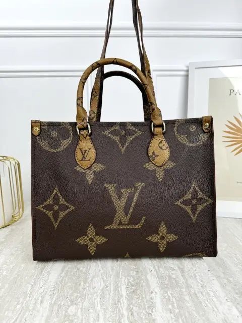 Містка жіноча сумка Louis Vuitton On the go
