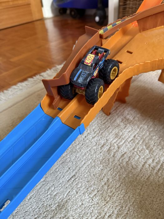 Pista Hot Wheels Monster Truck