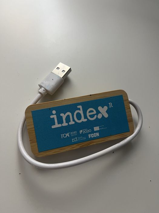 Caixa de Madeira – Estação de Carregamento