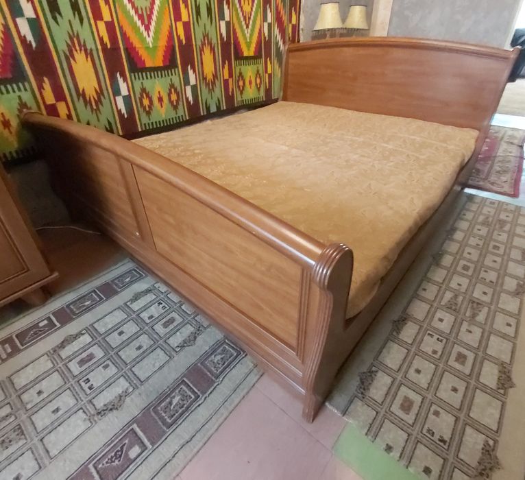 Качественная кровать 2х спальная
