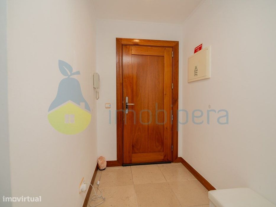 Excelente apartamento T2 localizado sobre o Rio Arade na Boca do Ri...