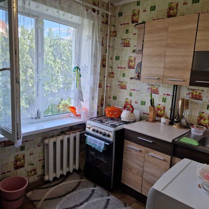 продам 2к квартиру  ж-м Тополь-1