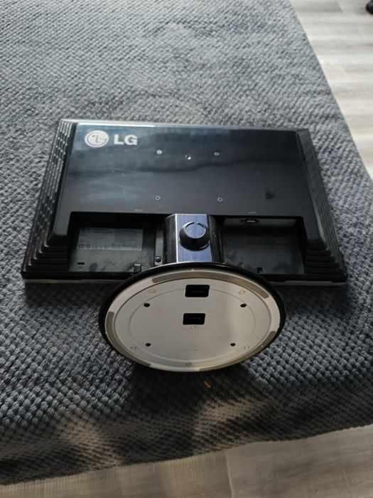 Монітор до комп'ютера