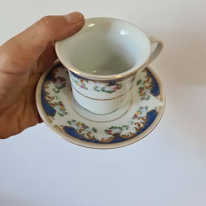 6 chávenas de café em porcelana e 2 jarras antigas Artubis (12cm]