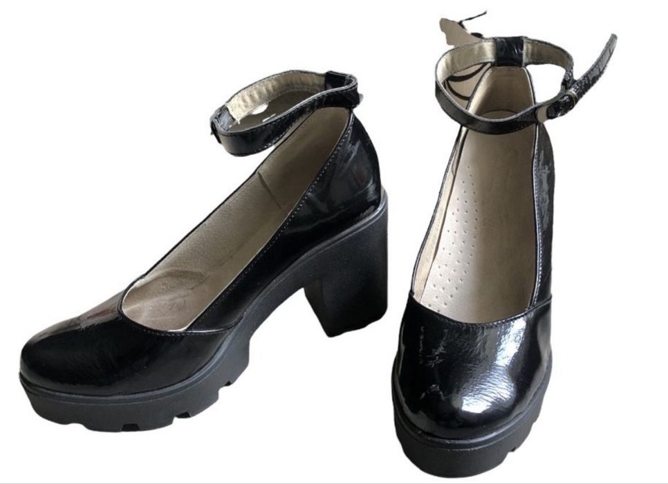 Туфлі лакові шкіряні, 39 розмір