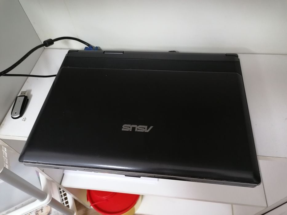 Vendo portátil com monitor a parte