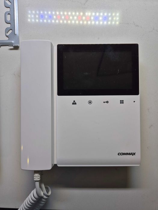 Video-porteiro COMMAX (Unidade exterior + interior)
