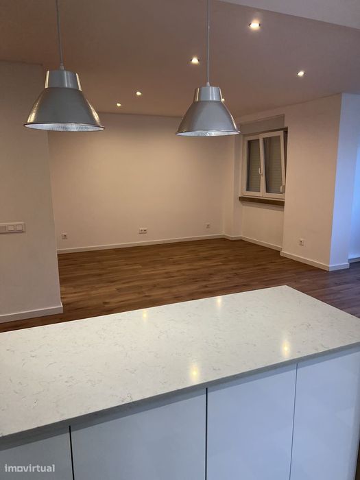 Exelente T2 Remodeladao na zona Montalvão Setubal