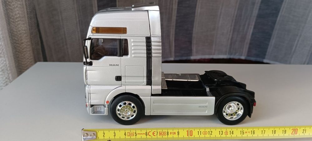 Camião MAN  escala 1/32