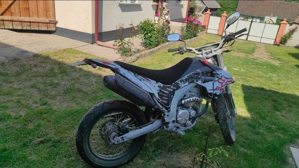 Мотоцикл LONCIN LX300GY