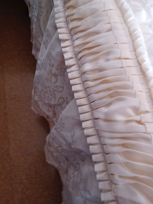 Colcha de casal em cetim, rosa,com folhos