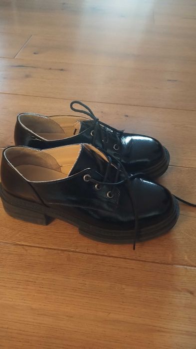 Buty Venezia lakierki 36