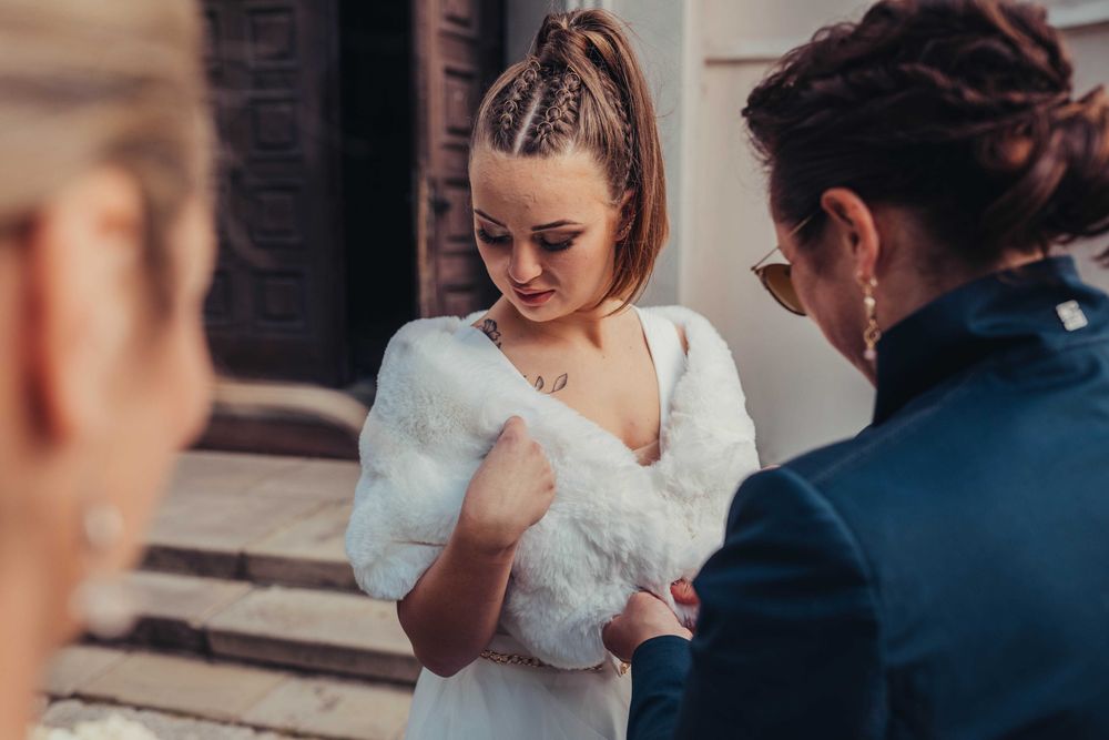 Suknia ślubna 38-40 + tren + etola