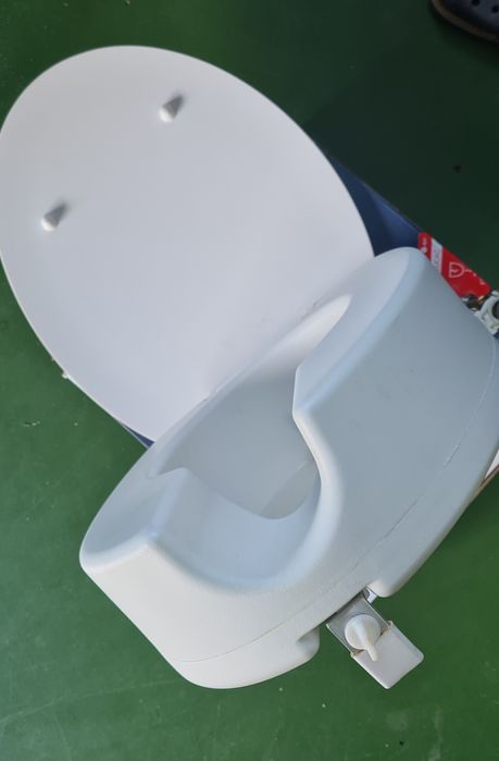 Nakładka na sedes z funkcją bidetu