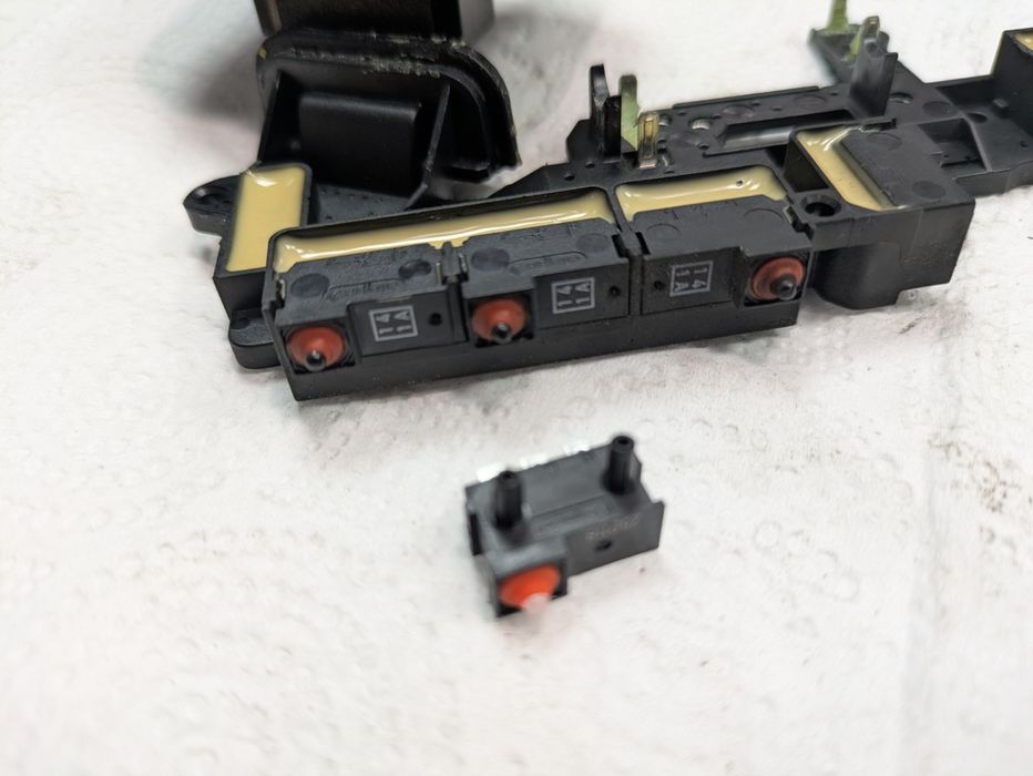 Кнопка для ремонту замка VW