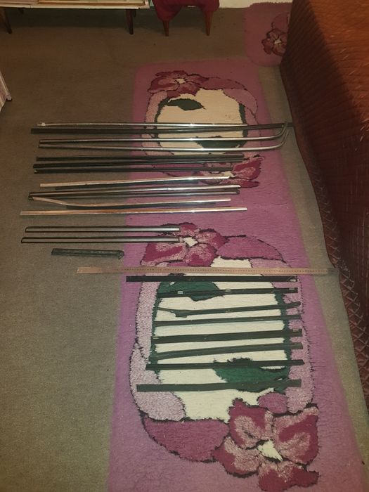 Молдінги молдинги  фари фонарь ліхтарMercedes-Benz 123