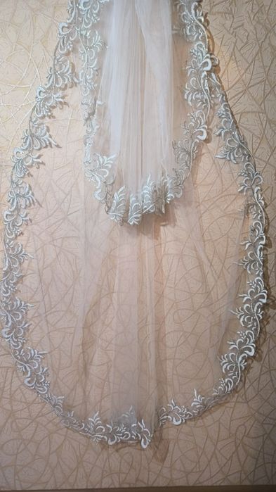 Весільна сукня, фата (нове)