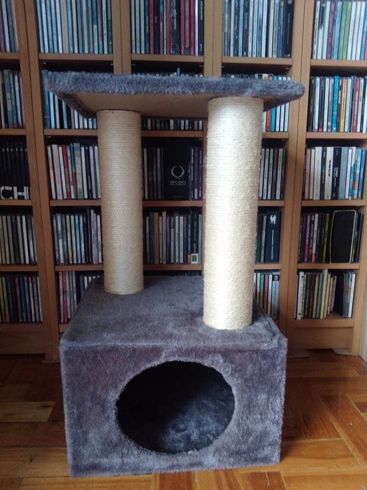 Arranhador alto gato