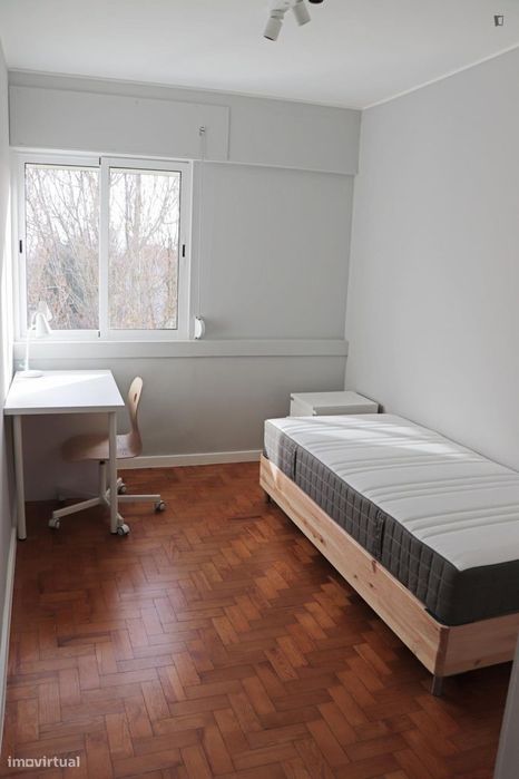 Quarto - localizado em Carcavelos Lisbon