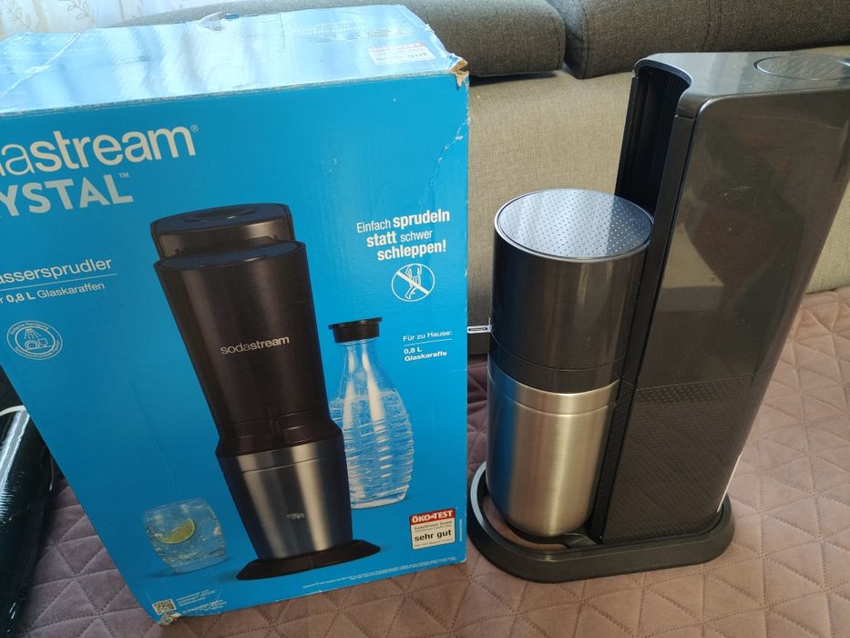 Saturator SodaStream Cristal + szklana karafka + pełny nabój CO2ka