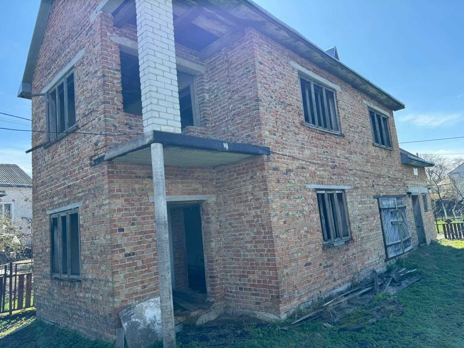 Незавершений будинок та земельна ділянка 37,2 сот., с. Нагірці