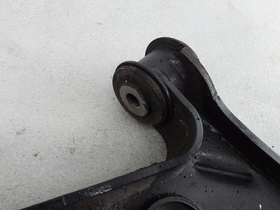 Braço de suspensão frente esquerdo SKODA Octavia II Hatchback (1Z3)