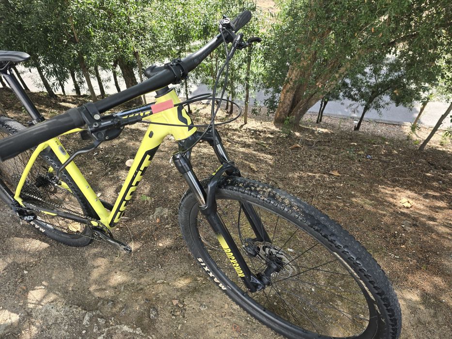 Scott scale 29 L usada 12x1v com rock shox