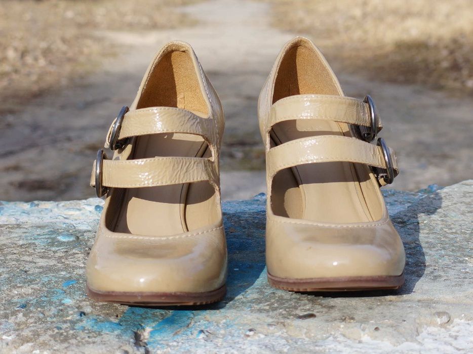 Шкіряні туфлі Clarks