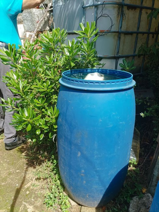 Bidões para água 1000litros e outros