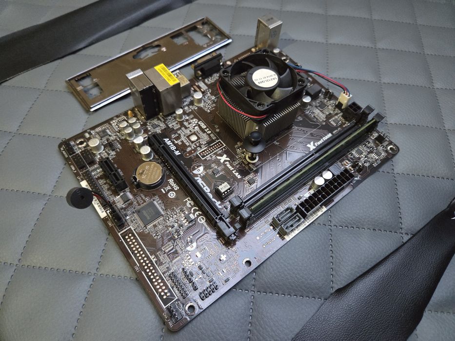 Płyta asrock am1b-m, procesor AMD Athlon 5350, ram ddr3 4GB