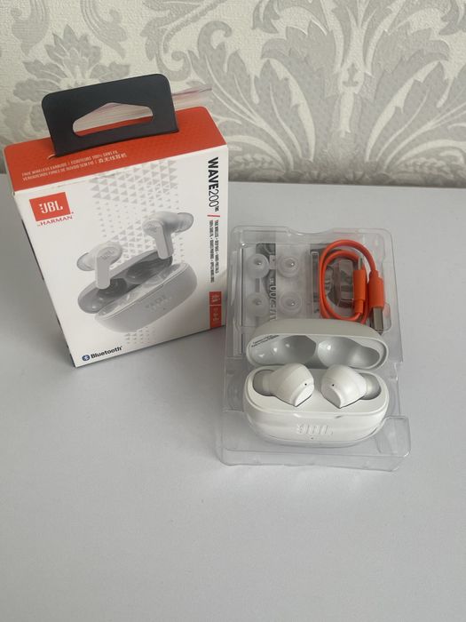 Продам наушники JBL wave 200