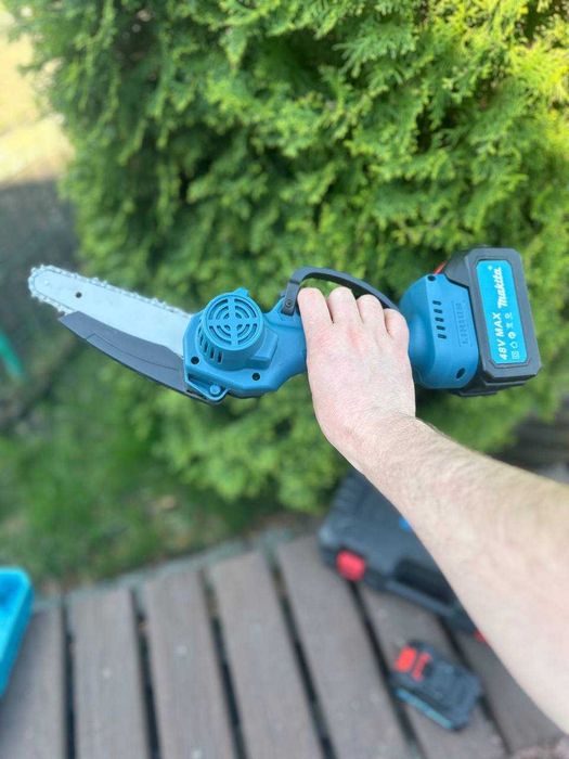 Мини пила аккумуляторная Макита. Аккумуляторная  мини-пила Makita 2акб