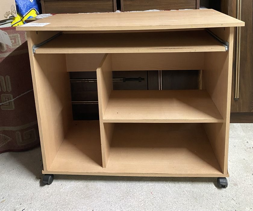 Secretária com rodas